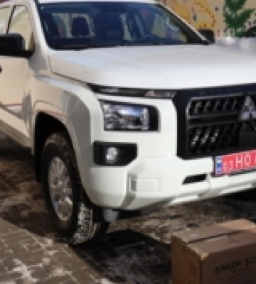Луцька громада передала військовим на Запорізький напрямок позашляховик і зарядну станцію. ФОТО