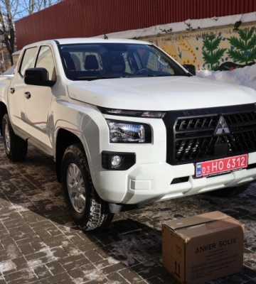 Луцька громада передала військовим на Запорізький напрямок позашляховик і зарядну станцію. ФОТО
