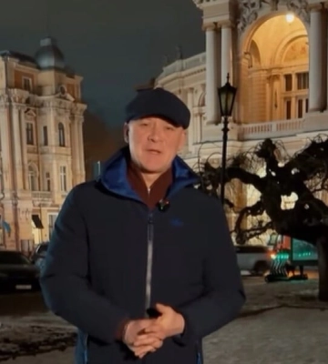 Труханов опубликовал видео, как вышел "из своего дома в общий дом". Ему отменили домашний арест