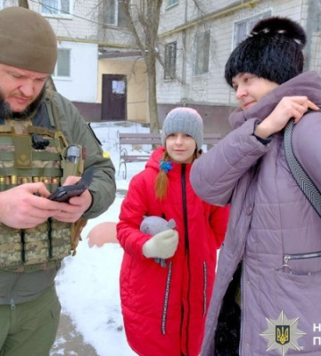 Поліцейські евакуювали з Дружківки жінку та її 11-річну доньку