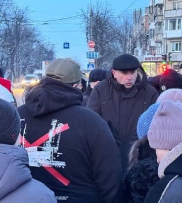 Близько 200 жителів Хмельницького вийшли на протест проти відключень світла: є затриманий. ФОТОрепортаж