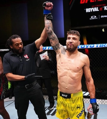 Стали відомі деталі контракту Амосова з UFC