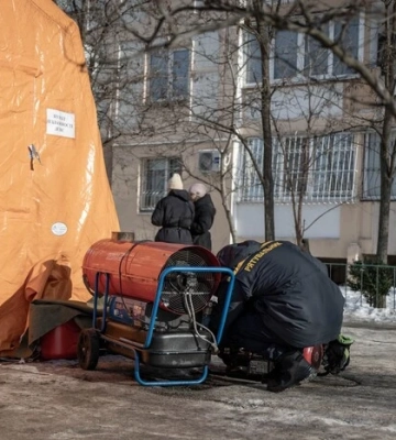 Замерзлі труби та затоплені туалети: мешканці будинку у Києві благають про допомогу