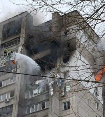Вибухи у Дніпрі: війська РФ влучили у житловий будинок — мер