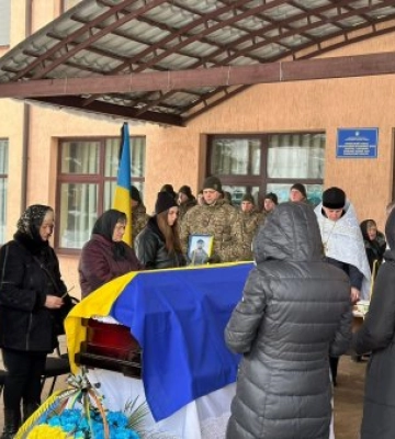 Тячів попрощався із Захисником України Олександром Томишинцем