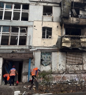 В Днепре после вражеского удара частично разрушена 16-этажка, число раненых возросло до 14