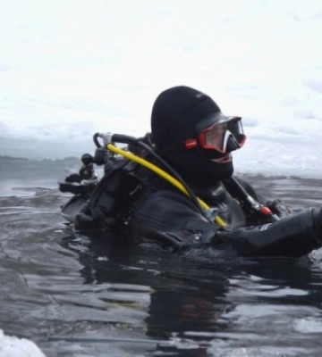 Ліквідація наслідків удару по ТЕЦ у Києві: водолази провели спецоперацію при -15°