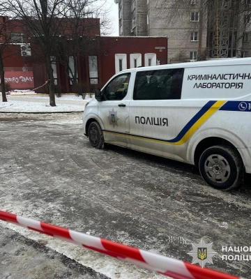 Вогонь та обірваний зв'язок: у Дніпрі витягли 16 людей з атакованого будинку