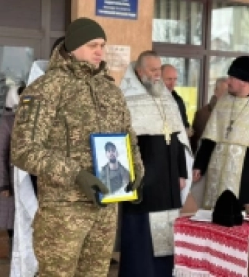 У Тячеві попрощалися із Захисником України Олександром Томишинцем