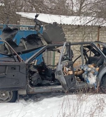 Росіяни FPV-дронами атакували автівки на Харківщині: загинули двоє волонтерів, троє поранених, зокрема медики. ФОТОрепортаж