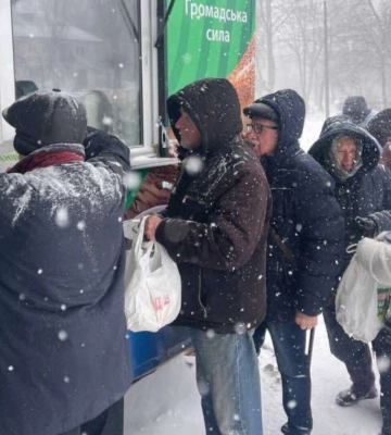 Раздача еды на морозе от Загида Краснова в Днепре: врачи предупреждают о рисках