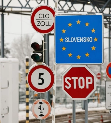 Втеча від ТЦК на КПП «Ужгород»: водій автобуса кинув пасажирів і втік до Словаччини