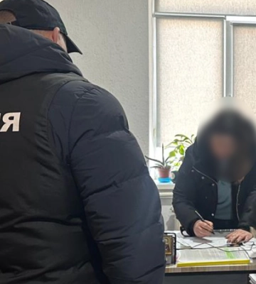 Службовицю ТЦК викрили на вимаганні грошей у матері загиблого військового