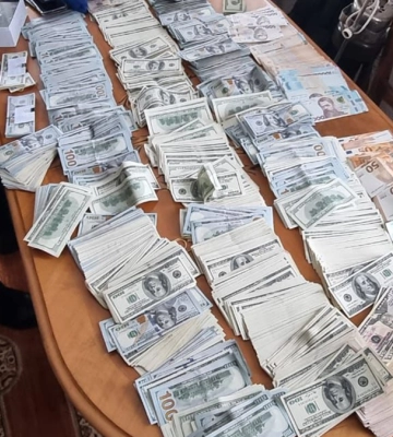 СБУ обнаружила более $300 тыс. во время обысков у руководительницы одной из районных ВВК в Днепропетровской области