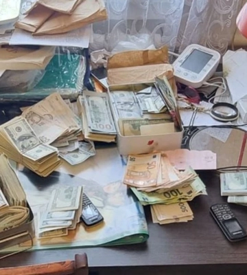 СБУ виявила понад 300 тис. доларів США під час обшуків у очільниці однієї із районних ВЛК на Дніпропетровщині