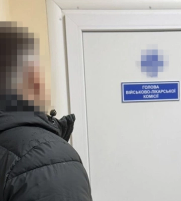 СБУ викрила схему ухилення від мобілізації на Дніпропетровщині: у голови ВЛК при ТЦК вилучили $300 тисяч