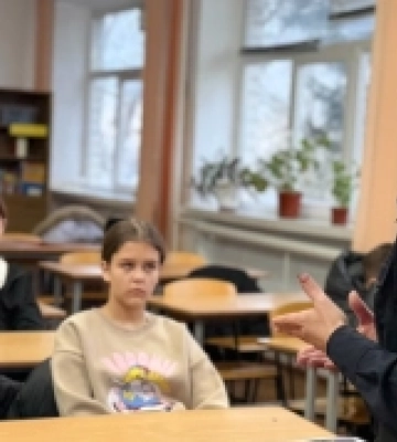 Цифровий світ без фейків і хейту: у Баштанці поліцейська навчала молодь онлайн-безпеці. ФОТО