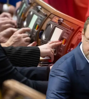 Власенко пояснив, чому «Батьківщині» нема сенсу «валити монобільшість»