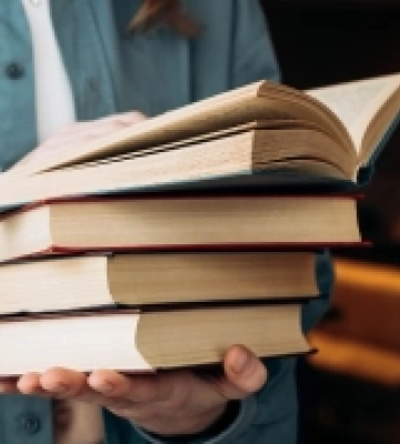 У Журавлинах юнак за програмою «єКнига» придбав видання для книгозбірні