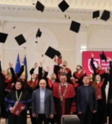 У ВНУ імені Лесі Українки вручили дипломи магістрам