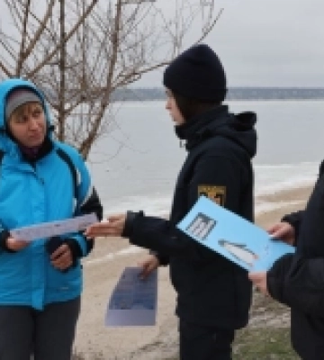 Безпека на водоймах взимку: у Миколаєві поліцейські та рятувальники провели профілактичний захід на березі річки Південний Буг