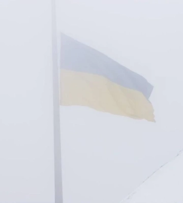 У Києві приспущено головний прапор України: причина