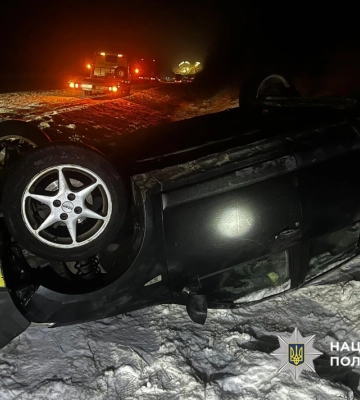 Авто з'їхало у кювет і перекинулося: у ДТП на Черкащині отримали травми двоє людей