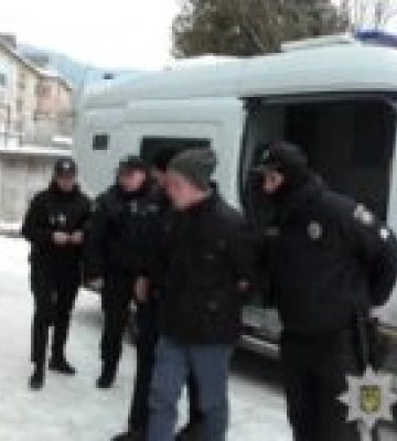 На Львівщині затримали чоловіка, який подзвонив в поліцію та погрожував підірвати адмінбудівлю
