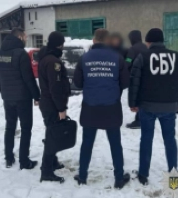 Поліція Ужгорода викрила незаконний продаж гуманітарних авто для ЗСУ на 680 тисяч гривень