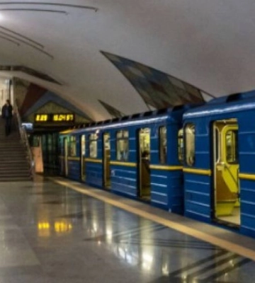 Через нічний обстріл змінено рух метро у Києві: як курсують поїзди