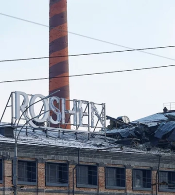 Удар по фабрике Roshen в Киеве: погибла работница, еще двое — ранены, появилось видео последствий атаки РФ