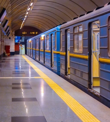 Росіяни вгатили по Києву: порушена робота зеленої гілки метро, є постраждалі і загиблий