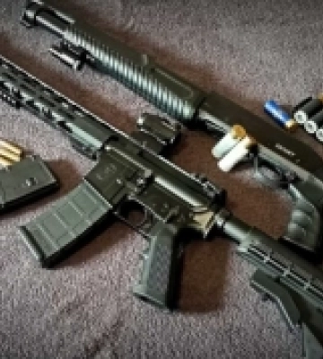 На Волині екоінспектори знайшли покинуту мисливську рушницю під час рейду біля річки