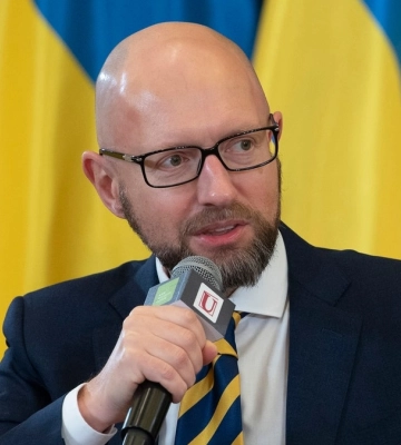 РФ веде фіктивні переговори і не готова укладати мирну угоду – Яценюк про зустріч в ОАЕ