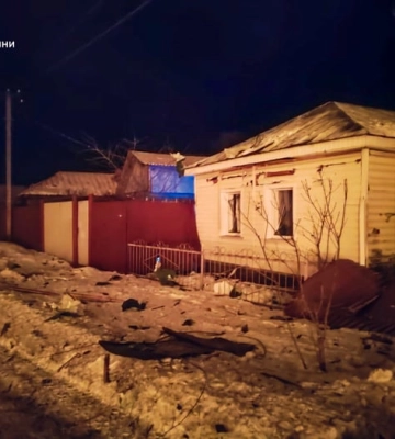 Російські БПЛА вночі атакували житловий сектор на Сумщині, виникла масштабна пожежа