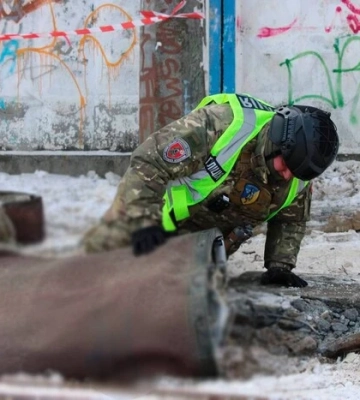 У Києві вибухотехніки знешкодили балістичну ракету, яка впала біля багатоповерхівок