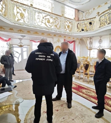 Золотий будинок в прямому сенсі: що ще знайшли у депутата
