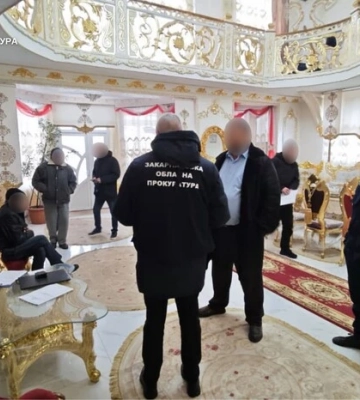 «Кличте Трампа в гості». Мережу вразив інтер’єр у будинку депутата райради