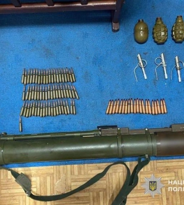 На Дніпропетровщині поліцейські на гарячому затримали збувача боєприпасів