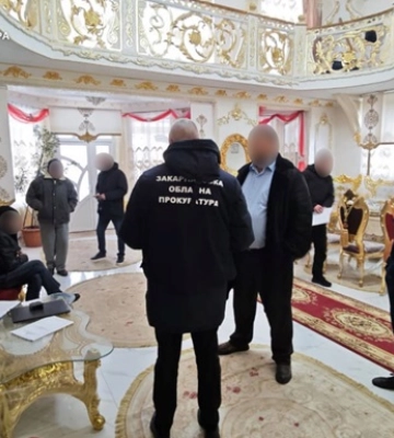 Царские хоромы: обыски у депутата на Закарпатье
