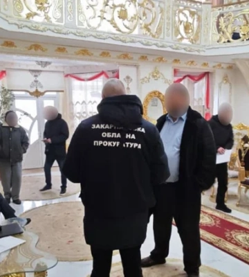 Дворец в золоте и элитные автомобили. На Закарпатье депутату объявили подозрение из-за сокрытия имущества в декларации