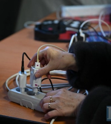 У Києві ветерани Третього армійського корпусу розгорнули мобільні пункти незламності з гарячим чаєм і зарядкою для телефонів