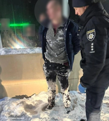 У Рівному патрульні затримали чоловіка за дебош у кафе