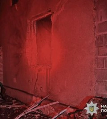 Ворожий дрон поцілив у будинок – травмовані діти: на Миколаївщині поліцейські фіксують наслідки удару та збирають докази&amp;hellip;