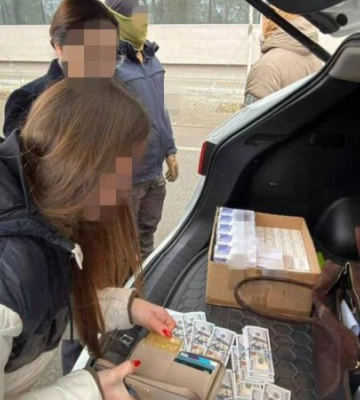 Вигадані діагнози для виїзду за кордон: медиків з Одеси підозрюють у хабарництві