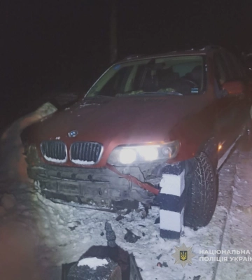У Чугуєві 18-річна дівчина викрала BMW знайомого і розбила авто — поліція