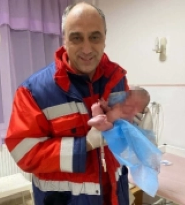 Пологи серед засніженого Хуста: професійна взаємодопомога медиків врятувала маму і немовля
