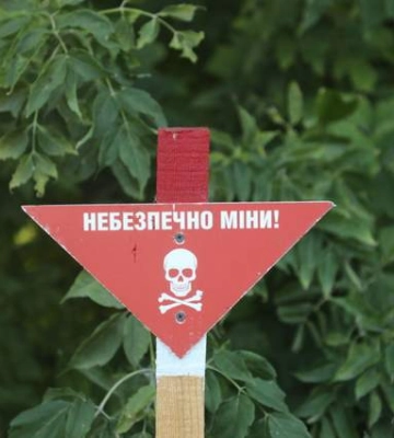 Срабатывает даже от приближения: как враг дистанционно минирует Сумщину