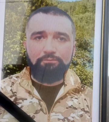 Казав «Воюватиму до Перемоги»: на Волині попрощалися із Героєм Юрієм Мельником, серце якого зупинилося на війні