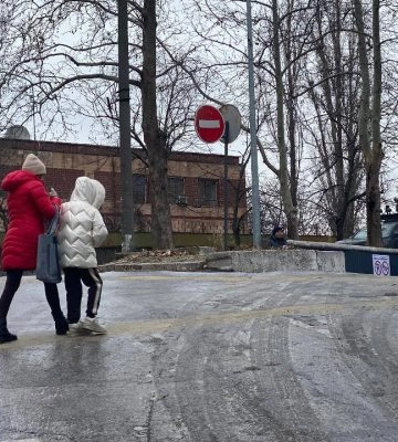 Понад два десятки миколаївців звернулися до швидкої з травмами через ожеледицю